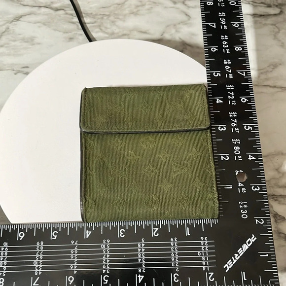 Louis Vuitton Green Canvas Trifold Wallet in GUC - Picture 15 of 15